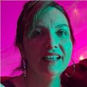 Estudiante avanzado del profesorado de quimica prepara alumnos en la materia